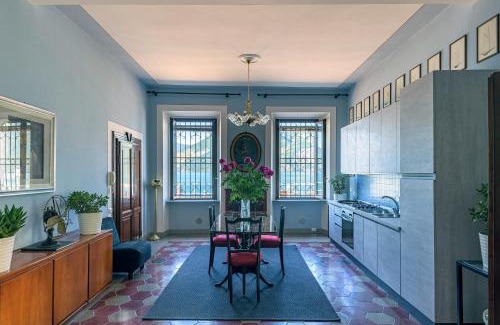 Marone Casa | In Riva al Lago di Iseo Residenza LOFT