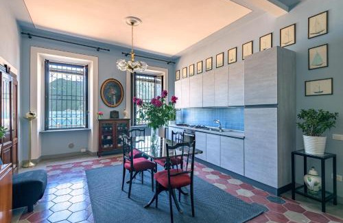 Marone Casa | In Riva al Lago di Iseo Residenza LOFT
