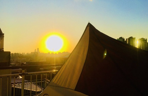 Yongsan-gu Apartamento | En la azotea y patio .. 明洞 (Myeongdong) 南山 (Montaña Namsan con TIENDA, CAMPAMENTO en APT