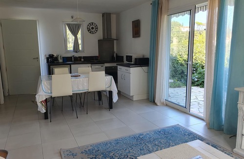Saint-Aygulf Villa | Entre Cannes y Saint Tropez, pequeña villa con aire acondicionado, 2 dormitorios