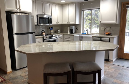 Sunriver Casa | FortRock Park, cubierta cerrada, HotTub, ¡perros bien!, Caminata, Bicicleta, Golf, Esquí, Jugar