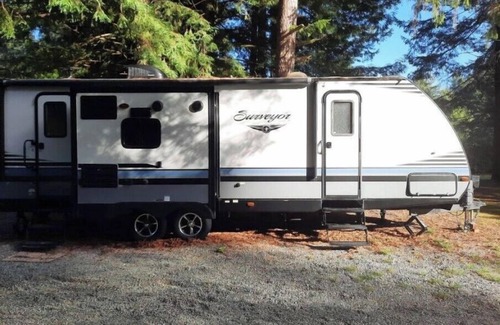 Crescent City Casa | In the Beautiful redwoodss, 2acres .20 minutes from Crescent city
