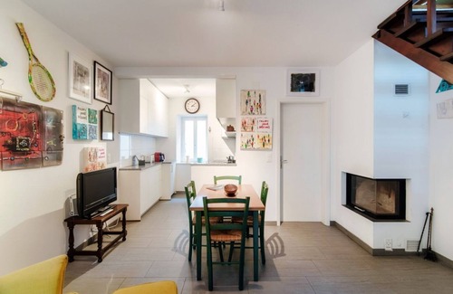 Bissone Apartamento | En el pintoresco pueblo de Bissone (Casa In Contrada)