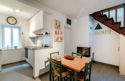Bissone Apartamento | En el pintoresco pueblo de Bissone (Casa In Contrada)