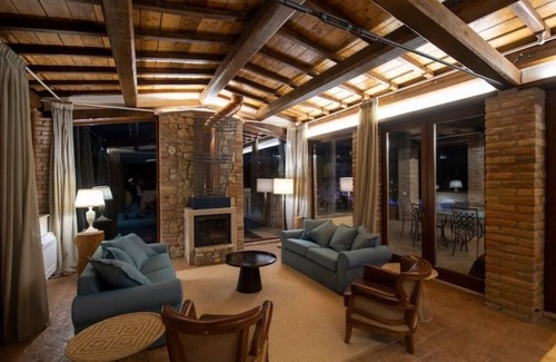 Corbara Apartamento | In the charming Umbrian countryside near Orvieto, villa with pool and waterfall.