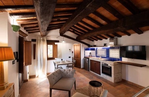 Corbara Apartamento | In the charming Umbrian countryside near Orvieto, villa with pool and waterfall.