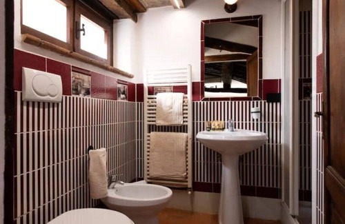 Corbara Apartamento | In the charming Umbrian countryside near Orvieto, villa with pool and waterfall.