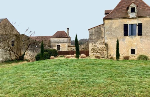 Cenac-et-Saint-Julien Casa | Casa des estilo pop-art en el campo cerca de Sarlat, en el Perigord Noir.