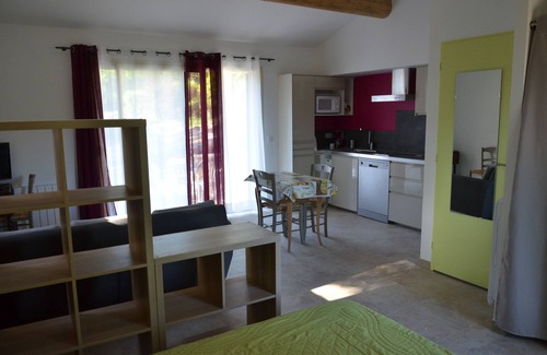 Castellet Villa | En el corazón del Gran Luberon, albergue independiente, hermosa piscina, calma