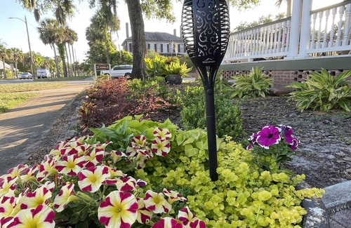 Historic Downtown Apalachicola Casa | Ebony Rouge Suite en la majestuosa joya de Apalachicola