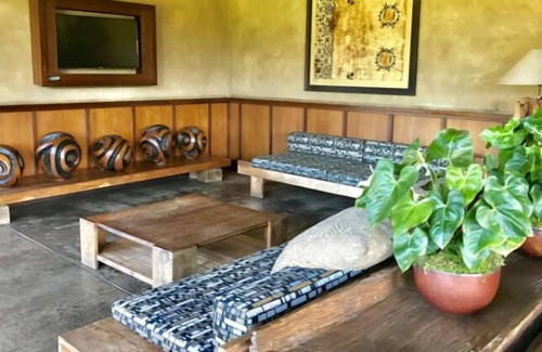 Historic Lahaina Front Street Condominio | Aina Nalu B105: planta baja, condominio tranquilo en Lively Lahaina Town