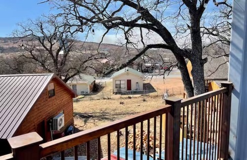 Fort Sill Apartamento | In the Heart of Medicine Park, Right outside of Fort Sill perfect for Basic Training Graduation.