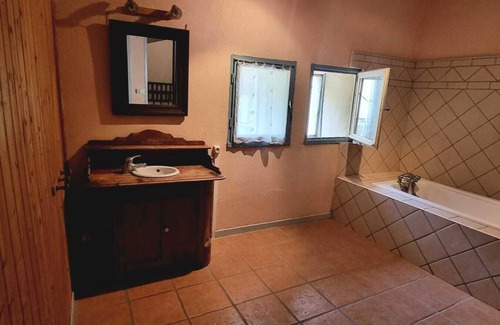 Arles Otro | In the heart of Provence typical 5 bedroom farmhouse renovated for 10 people.