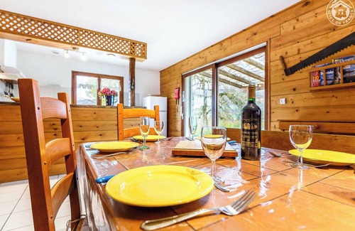 Epersy Casa | In the heart of the countryside, 10km from the famous spa town of Aix-les-Bains. 11 km from Lac du Bourget