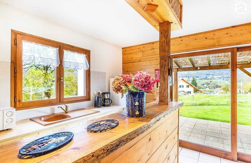 Epersy Casa | In the heart of the countryside, 10km from the famous spa town of Aix-les-Bains. 11 km from Lac du Bourget