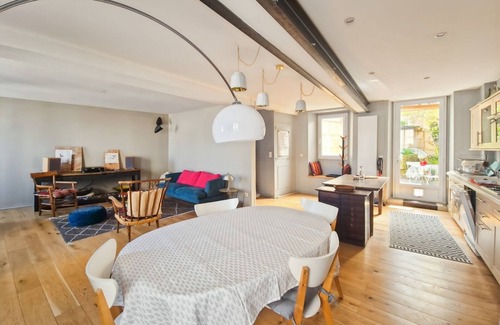 Cognac Casa | In the historic center of Cognac, town house, quiet Charente side.