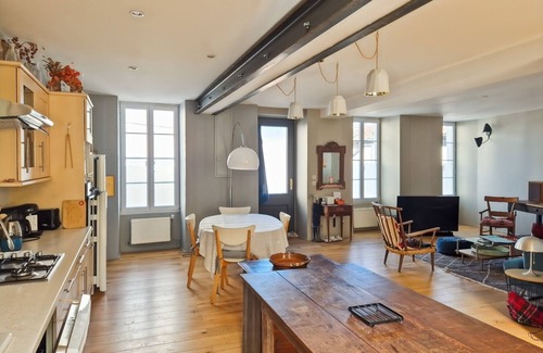 Cognac Casa | In the historic center of Cognac, town house, quiet Charente side.