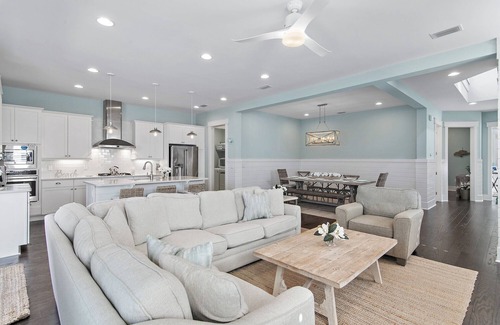 Watercolor Casa | In the Key of the Sea! Private Salt Water Pool and Spa/Hot Tub. Free 6 Bikes! New 6-Seater Golf Cart!