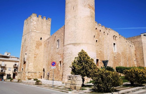 Alcamo Historic Center Apartamento | In the middle between Piazza della Repubblica and Piazza Ciullo - Apartment with shower
