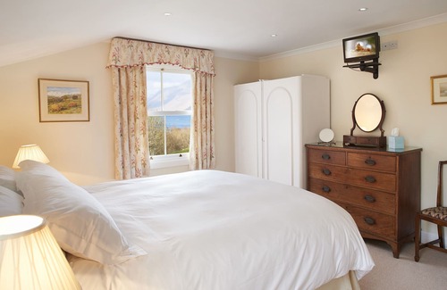 Taynuilt Cabaña | In the most idyllic setting is Port na Mine, a very special holiday home with breath-taking views.