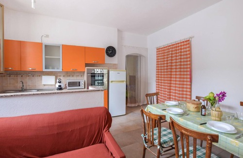 Cala Liberotto Casa | In the small seaside resort of Cala Liberotto, this practical vacation home welcomes you.
