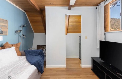 Wofford Heights Cabina | In the Wilderness of Wofford Heights Fenced Yard