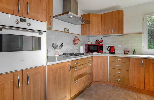 Ucciani Apartamento | In this vacation apartment with a beautiful view of the countryside, the vacation becomes a pleasure