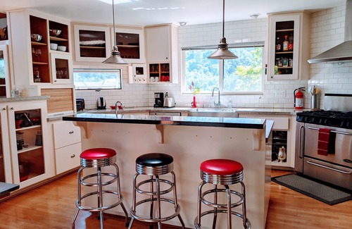 Mariposa Casa | In Town - CASA EL CAPITAN - Near Yosemite, Walk to restaurants, shops, hiking
