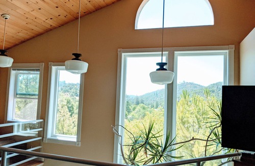 Mariposa Casa | In Town - CASA EL CAPITAN - Near Yosemite, Walk to restaurants, shops, hiking