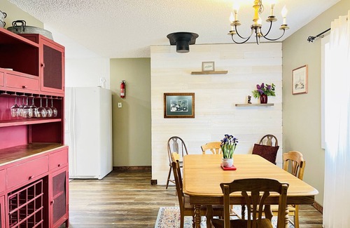 Red Lodge Chalet De Esquí | In-Town Home, Hot Tub, Wifi & Minutes to Skiing