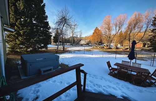 Red Lodge Chalet De Esquí | In-Town Home, Hot Tub, Wifi & Minutes to Skiing