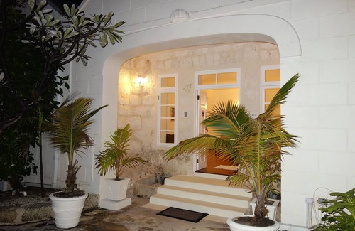 Silver Sands Casa | Inchcape Seaside Villas justo en Silver Sands Beach - 2 dorm. Patio de la casa,