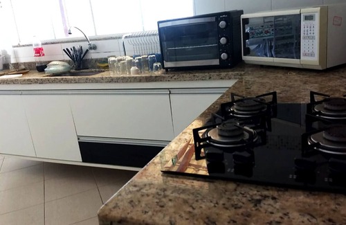 Peruibe Casa | Incrível casa com churrasq e piscina em Peruíbe