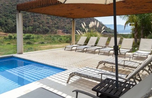 Centro Casa | Increíble Propiedad con Inmenso Jardín y Alberca!