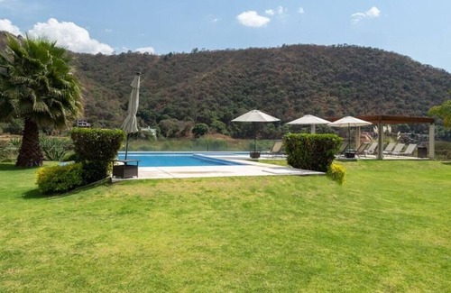 Centro Casa | Increíble Propiedad con Inmenso Jardín y Alberca!