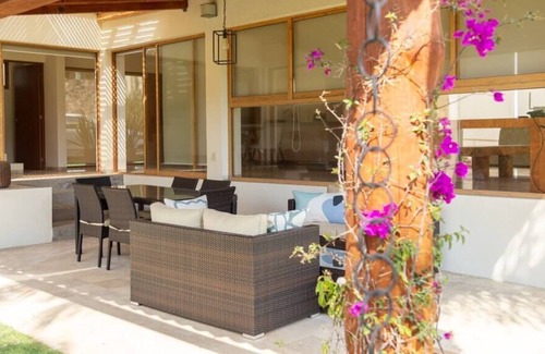 Centro Casa | Increíble Propiedad con Inmenso Jardín y Alberca!