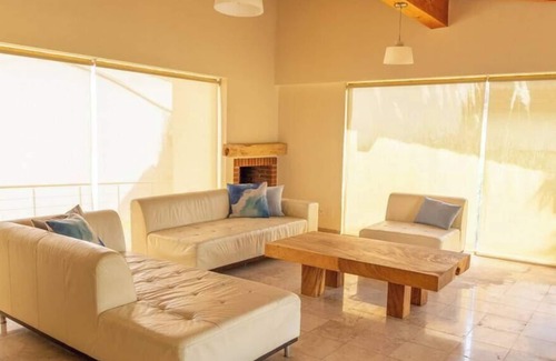 Centro Casa | Increíble Propiedad con Inmenso Jardín y Alberca!