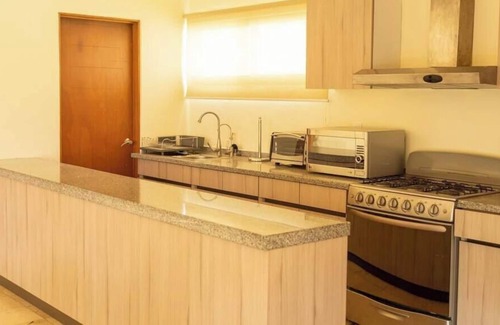 Centro Casa | Increíble Propiedad con Inmenso Jardín y Alberca!