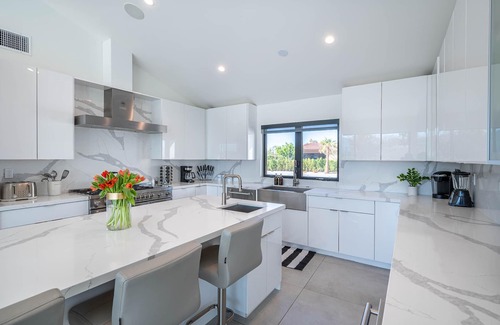 Indio Casa | Incredible 45 Ft Pool: 9 BR, 15 Bed, 45 ft pool, 9 putting holes golf, Gameroom