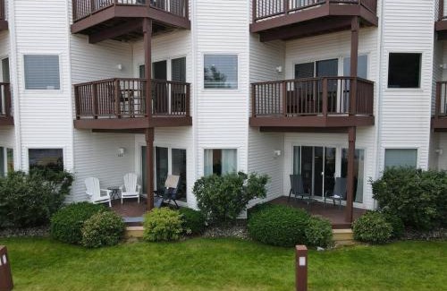 Traverse City Casa | Incredible Beach Condo AC Beach Pool Hot Tub Sunrise