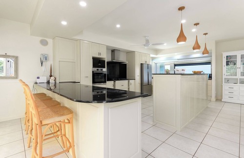 Oak Beach Casa | Incredible Beachfront home, 10 min to Port Douglas
