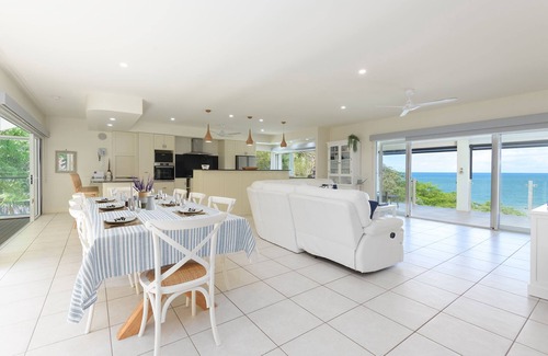 Oak Beach Casa | Incredible Beachfront home, 10 min to Port Douglas