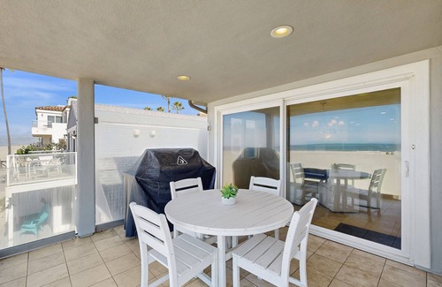 Hollywood Beach Casa | Incredible beachfront home with furnished patio, balcony & free WiFi