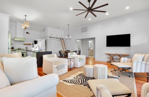 Thunderbolt Casa | Incredible Coastal Getaway w/ Private Pool Near Sav + Beach by Lucky Savannah