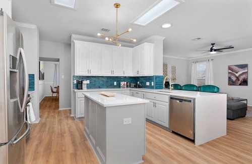 Pflugerville Casa | Incredible Heated Pool/HotTub! Gameroom-Movieroom!