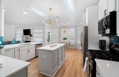 Pflugerville Casa | Incredible Heated Pool/HotTub! Gameroom-Movieroom!