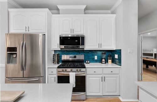 Pflugerville Casa | Incredible Heated Pool/HotTub! Gameroom-Movieroom!