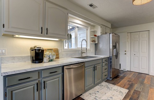 Redmond Casa | Incredible Historic Reindeer Ranch, Hot Tub, Dog Friendly, Chef's Kitchen, Huge Deck w/ BBQ, & More