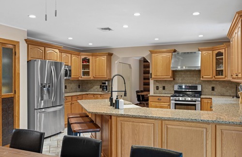 Pocono Pines Casa | Incredible House in the Heart of the Poconos. Private Heated Pool & Hot Tub