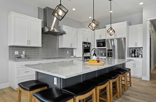 Kingsland Casa | Incredible luxury lakefront home w/ private pool, hot tub, near golf & wineries